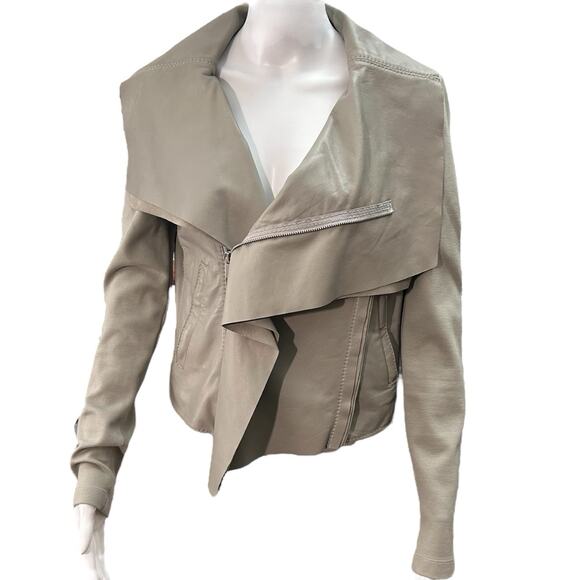 BCBGMAXAZRIA Jackets & Blazers - Bcbg Maxazaria Womens Sz M Gray Soft Leather Jacket Draped Asymmetric Cropped